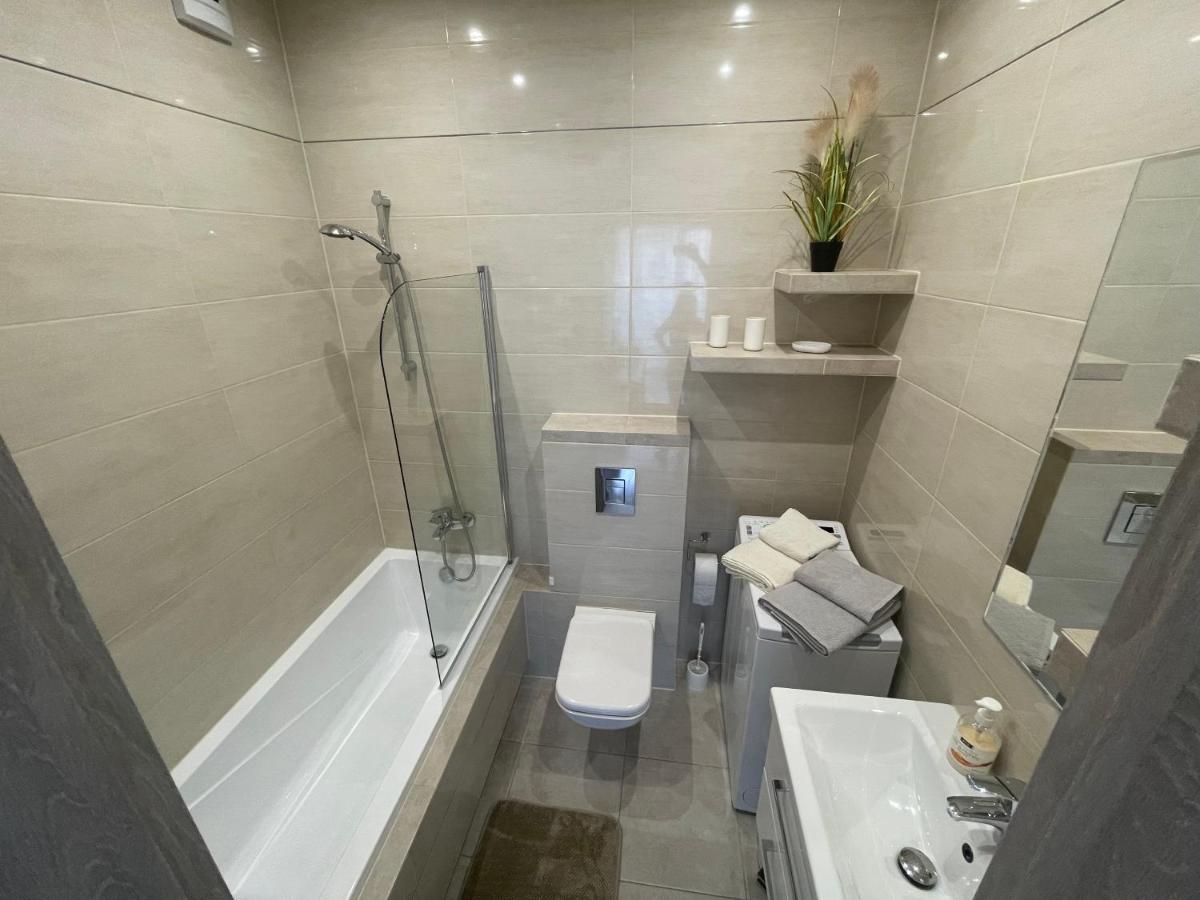 Apartament Nowoczesny Komfortowy Kustronia Z Garazem Balkonem Wanna Бельсько-Бяла Екстер'єр фото